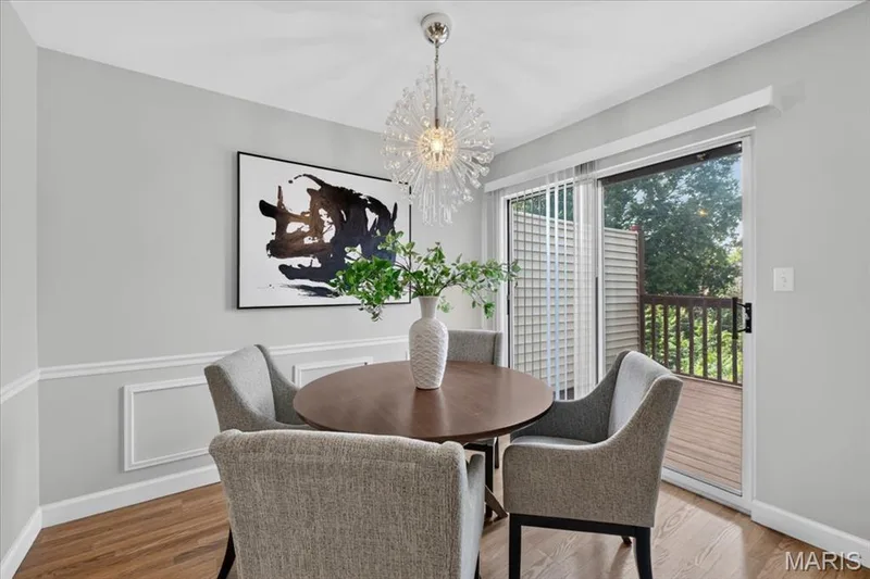 Upgraded Light Fixtures !! Chair Railing & Molding — 16252 Lea Oak Court, Chesterfield, MO 63017