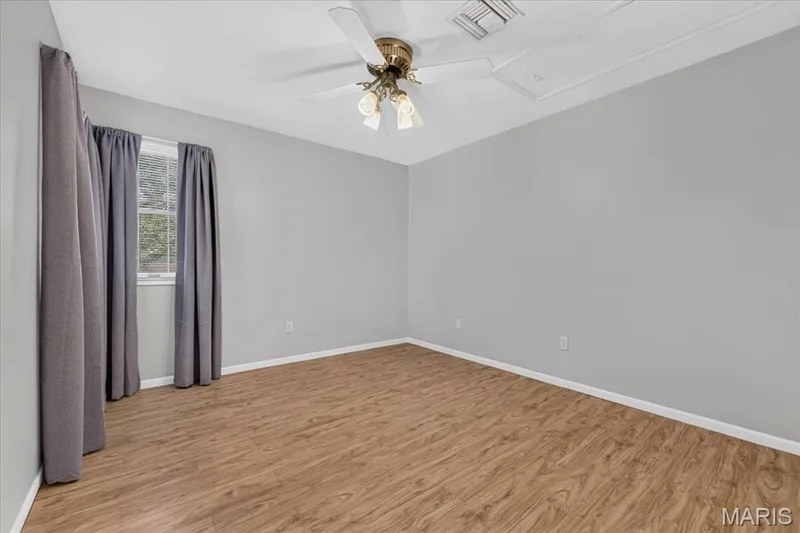 16252 Lea Oak Court, Chesterfield, MO 63017 — listing photo 18 of 37