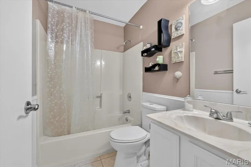 16252 Lea Oak Court, Chesterfield, MO 63017 — listing photo 20 of 37