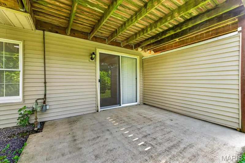 Walkout Lower Level for GREAT Entertaining! — 16252 Lea Oak Court, Chesterfield, MO 63017