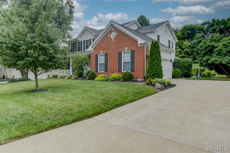 1305 Renaissance Place, Weldon Spring, MO 63304 — listing photo 3 of 66