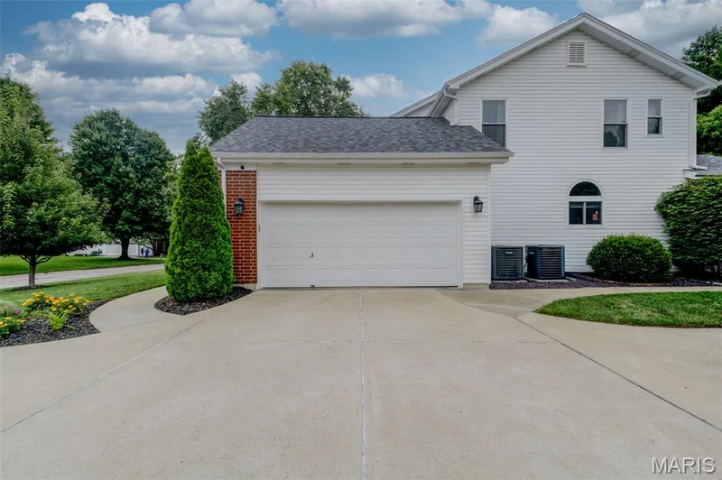 1305 Renaissance Place, Weldon Spring, MO 63304 — listing photo 4 of 66