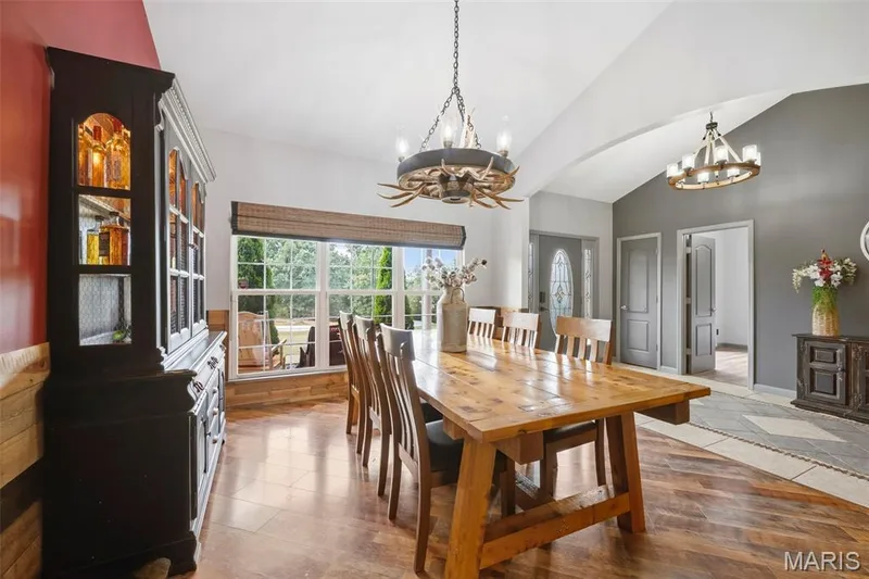 Vaulted ceilings — 1 Priority Drive N, Wentzville, MO 63385