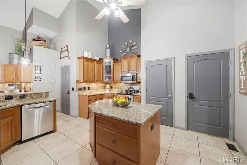 Stone backsplash — 1 Priority Drive N, Wentzville, MO 63385