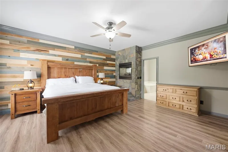 Wood accent wall and crown molding — 1 Priority Drive N, Wentzville, MO 63385
