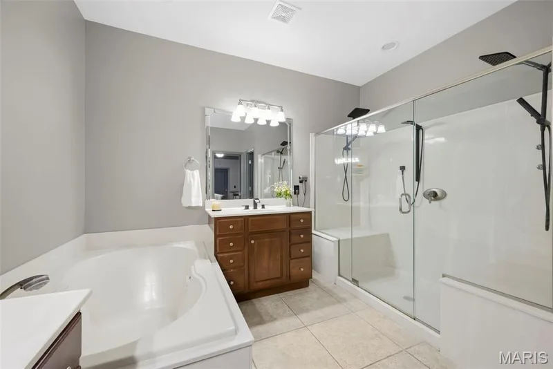 Dual vanity sinks and large jetted tub — 1 Priority Drive N, Wentzville, MO 63385