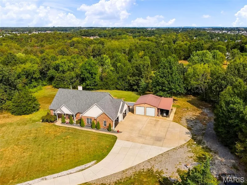 Tons of garage space for extra vehicles, lawn equipment, boats and more! — 1 Priority Drive N, Wentzville, MO 63385