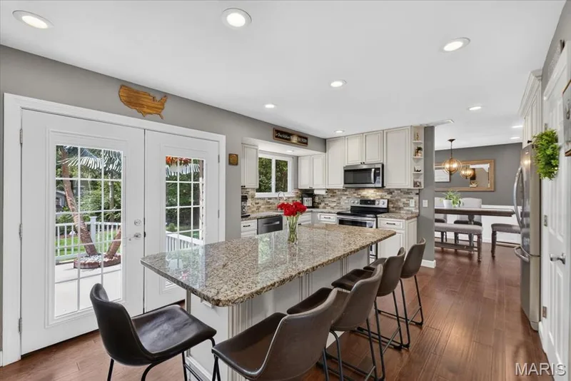 Large Center Island - 3 Panel Door leading to amazing back yard! — 303 Whispering Woods Drive, St Peters, MO 63304