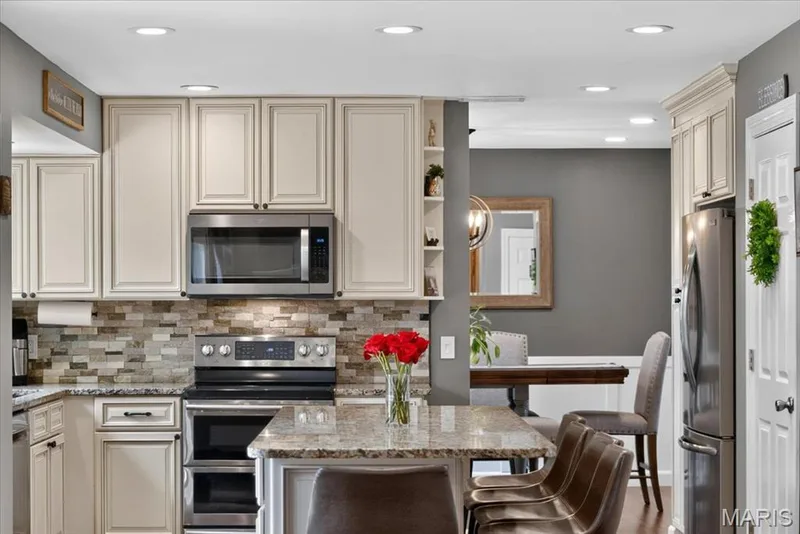 Stunning Custom Cabinets! Granite Countertops, Stainless Appliances — 303 Whispering Woods Drive, St Peters, MO 63304