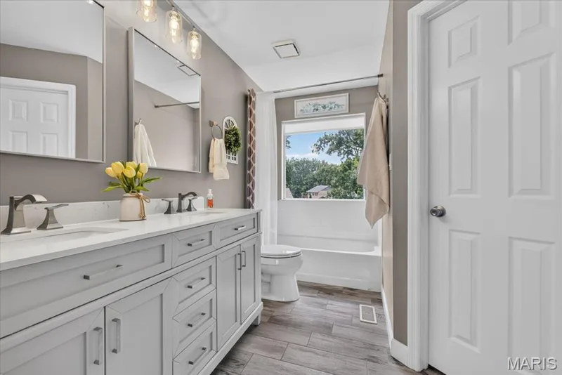 Stunning! Updated bath with double bowl vanity, soaking tub and separate shower plus a walk-in closet — 303 Whispering Woods Drive, St Peters, MO 63304
