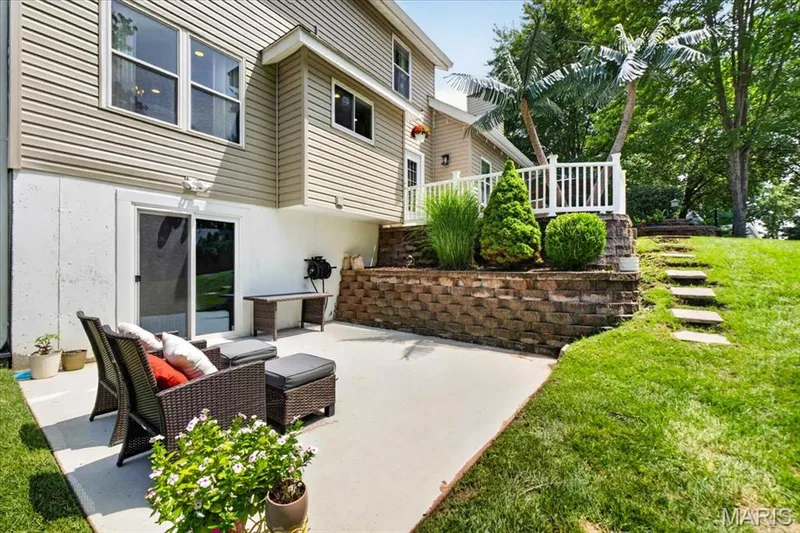 303 Whispering Woods Drive, St Peters, MO 63304 — listing photo 30 of 43