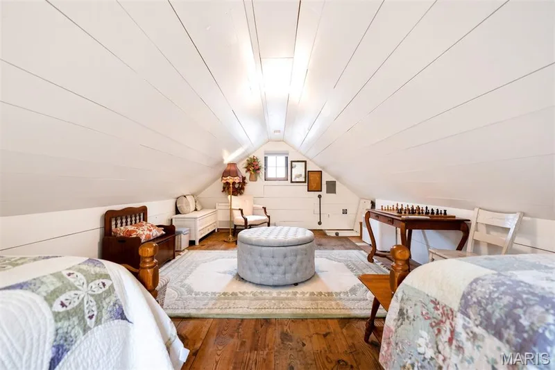 2 beds on upper floor for extra sleepers. — 215 Jackson Street, Augusta, MO 63332
