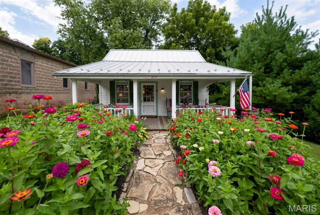 Entry walk of The Cottage off Jackson Street — 215 Jackson Street, Augusta, MO 63332