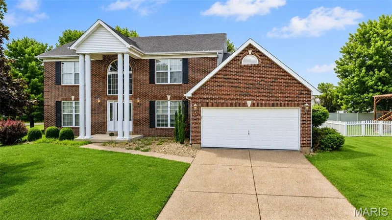 305 Highgrove Place Drive, O'Fallon, MO — listing photo 1