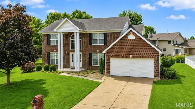 305 Highgrove Place Drive, O'Fallon, MO 63366 — listing photo 2 of 49