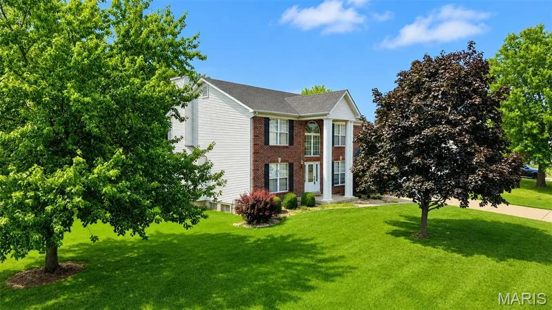 305 Highgrove Place Drive, O'Fallon, MO 63366 — listing photo 3 of 49