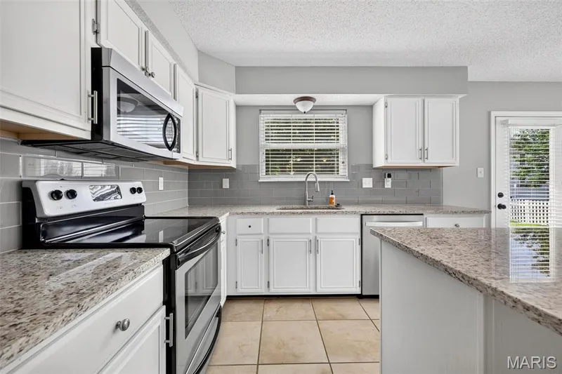 305 Highgrove Place Drive, O'Fallon, MO 63366 — listing photo 19 of 49