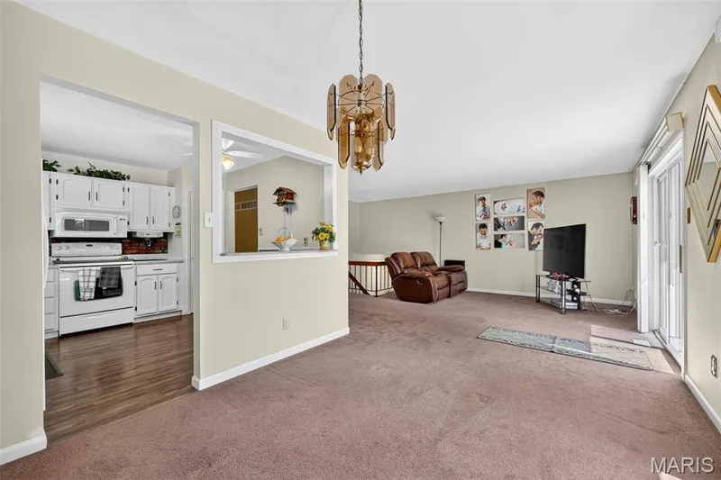 113 Barkwood Trails Drive, St Peters, MO 63376 — listing photo 8 of 35