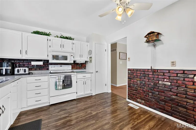 113 Barkwood Trails Drive, St Peters, MO 63376 — listing photo 11 of 35