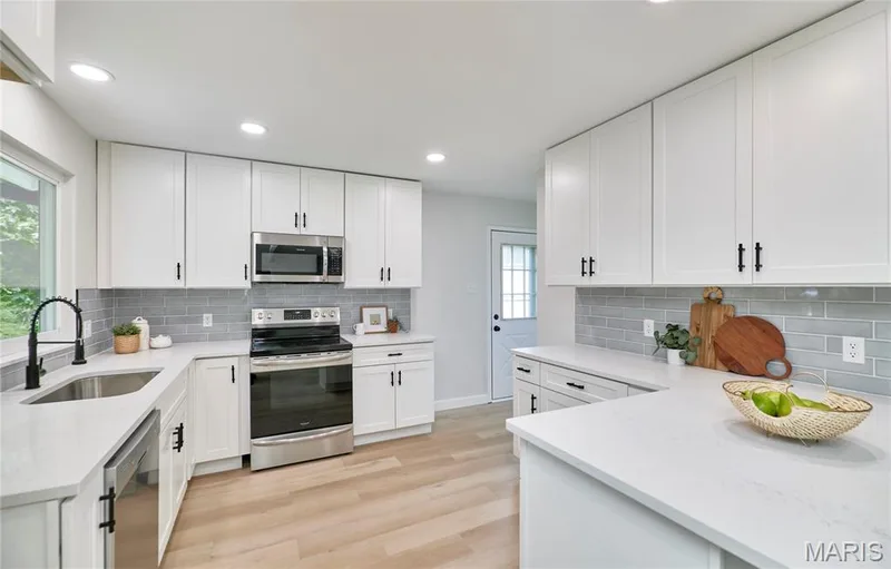 167 Rue Grand Drive, Lake St. Louis, MO 63367 — listing photo 2 of 44