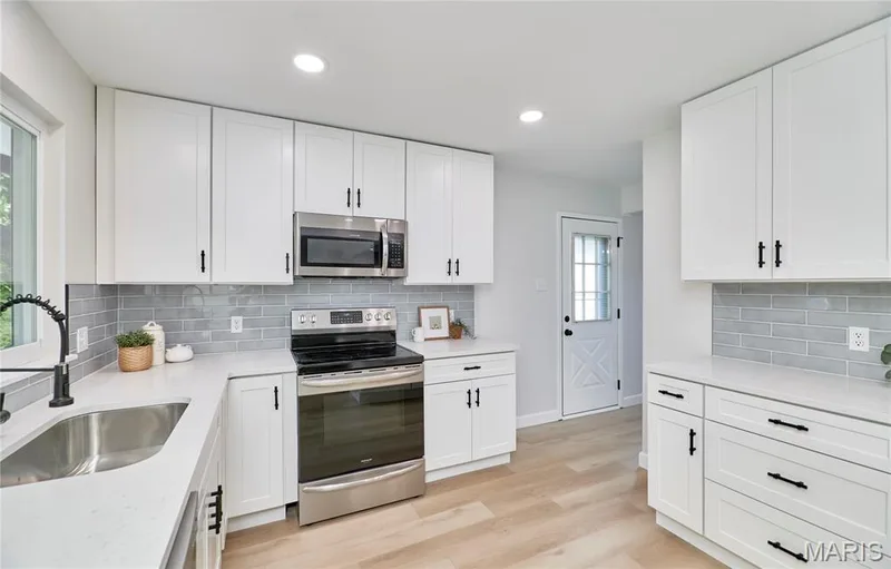 167 Rue Grand Drive, Lake St. Louis, MO 63367 — listing photo 13 of 44