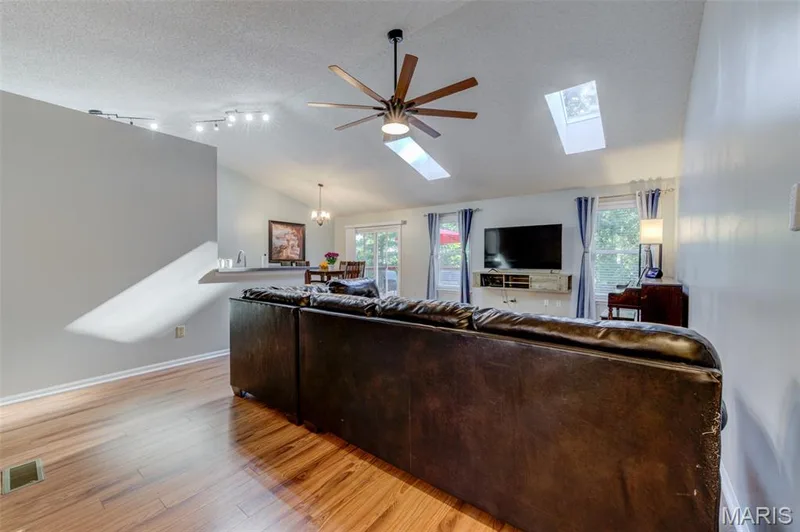 42 Arborshadow Court, St Peters, MO 63376 — listing photo 5 of 45