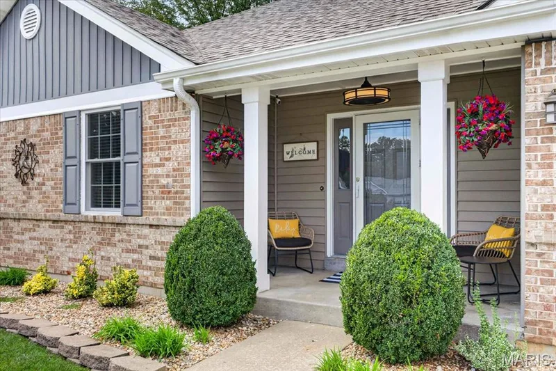 3188 Moss Pointe Drive, St Charles, MO 63303 — listing photo 2 of 29