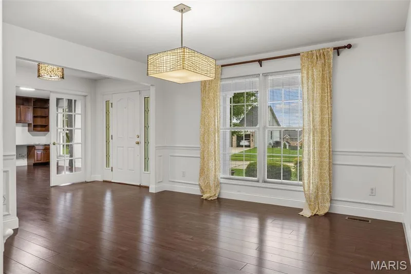 4734 Briarcroft Drive, St Charles, MO 63304 — listing photo 3 of 36