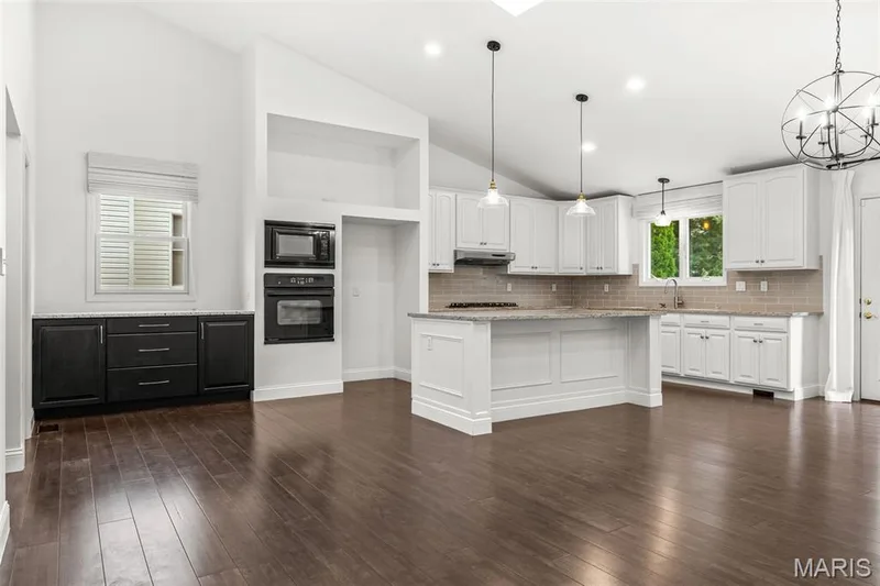 4734 Briarcroft Drive, St Charles, MO 63304 — listing photo 6 of 36