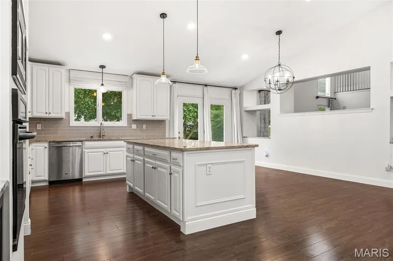 4734 Briarcroft Drive, St Charles, MO 63304 — listing photo 7 of 36