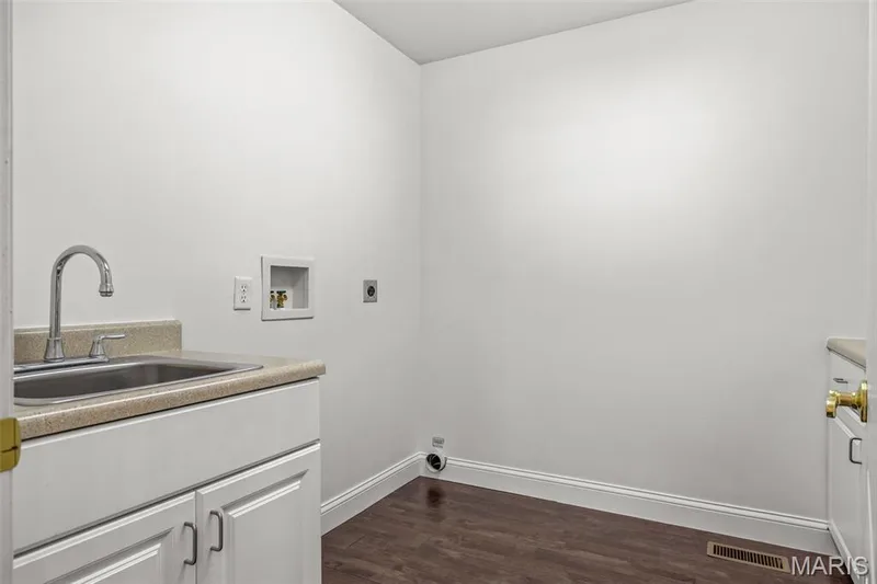4734 Briarcroft Drive, St Charles, MO 63304 — listing photo 9 of 36