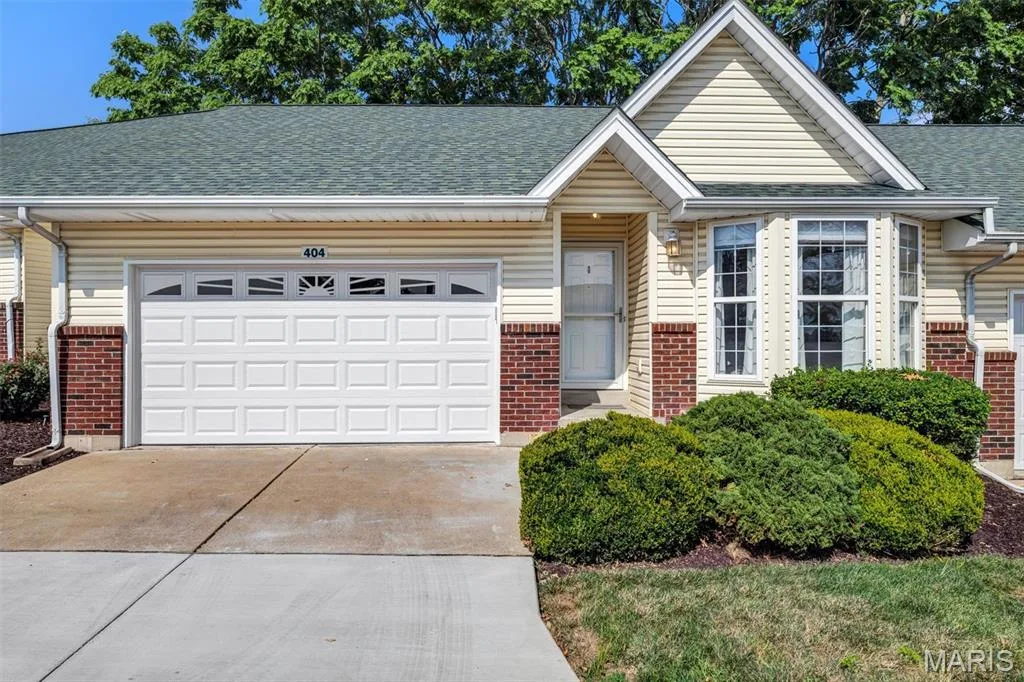 404 Cardinal Commons Court, St Peters, MO 63376 — listing photo 1 of 36