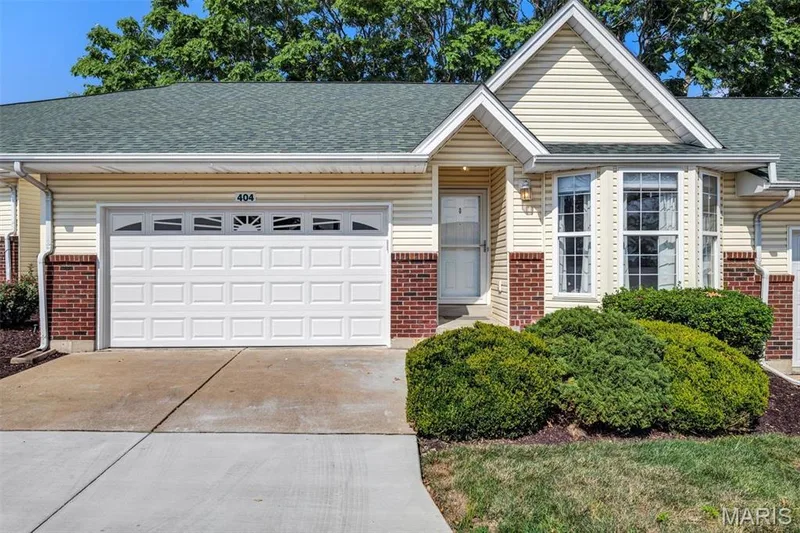 404 Cardinal Commons Court, St Peters, MO 63376 — listing photo 1 of 36