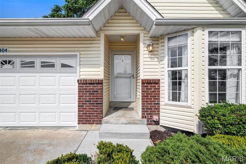 404 Cardinal Commons Court, St Peters, MO 63376 — listing photo 4 of 36