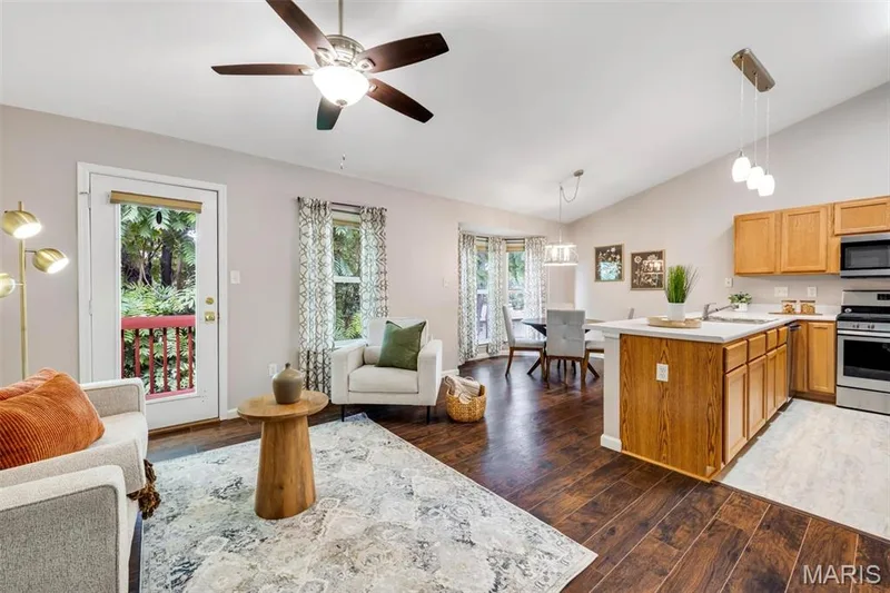 404 Cardinal Commons Court, St Peters, MO 63376 — listing photo 5 of 36