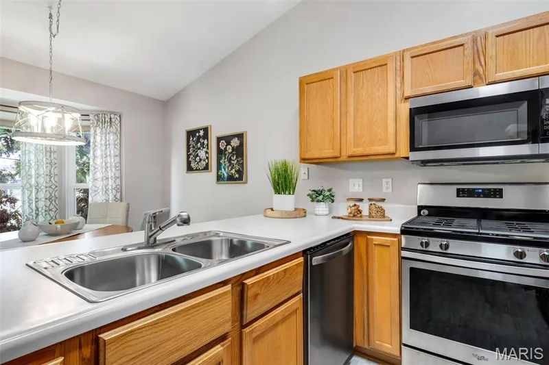 404 Cardinal Commons Court, St Peters, MO 63376 — listing photo 19 of 36