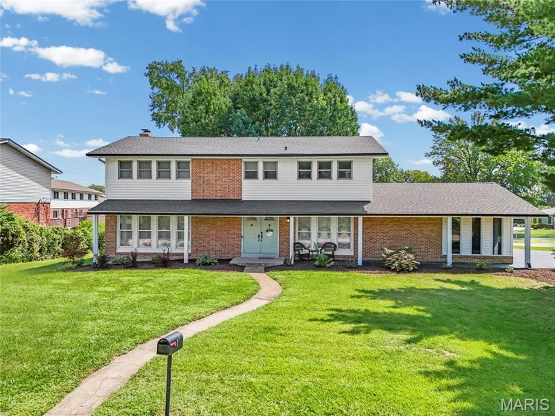 1 Oakland Hills Drive, Chesterfield, MO 63017 — listing photo 2 of 86