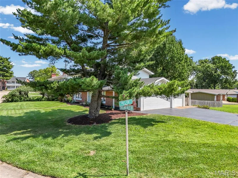 1 Oakland Hills Drive, Chesterfield, MO 63017 — listing photo 3 of 86