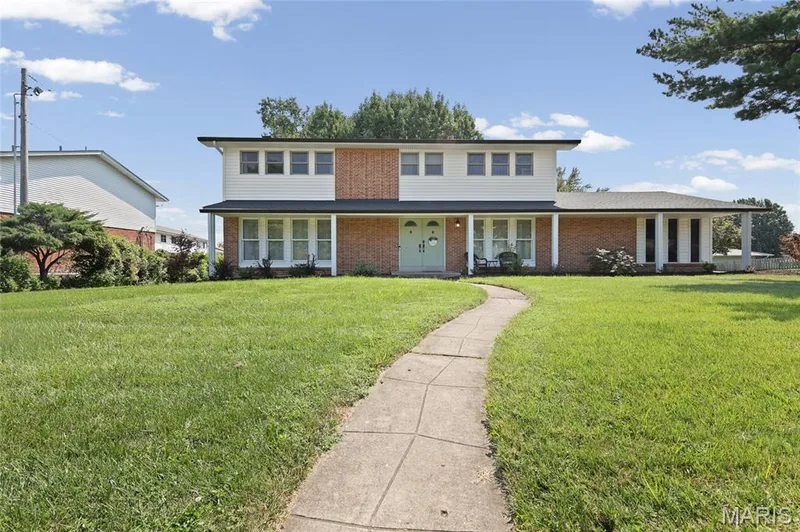 1 Oakland Hills Drive, Chesterfield, MO 63017 — listing photo 5 of 86