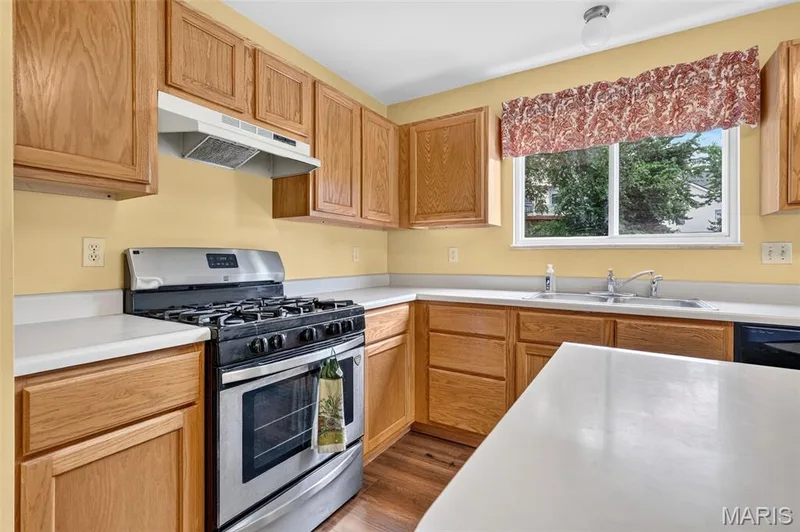 Gas Stove — 2714 Red Cedar Parc Drive S, O'Fallon, MO 63368