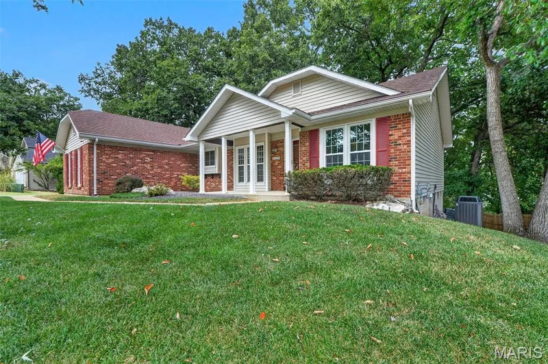 2432 Evergreen Forest Court, Wildwood, MO 63011 — listing photo 3 of 43