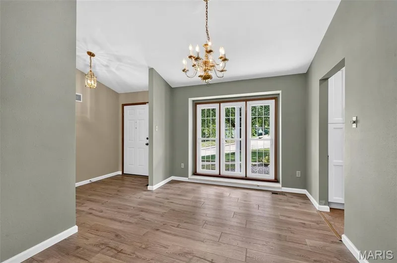 2432 Evergreen Forest Court, Wildwood, MO 63011 — listing photo 7 of 43