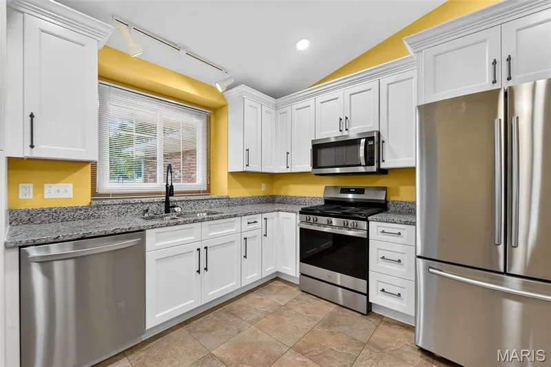 2432 Evergreen Forest Court, Wildwood, MO 63011 — listing photo 13 of 43