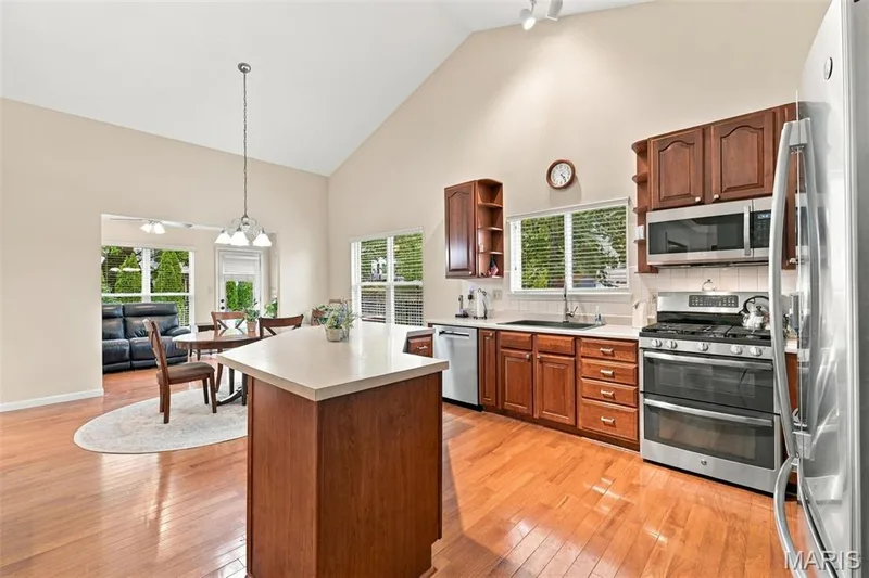 409 Mannington Drive, St Peters, MO 63376 — listing photo 3 of 51