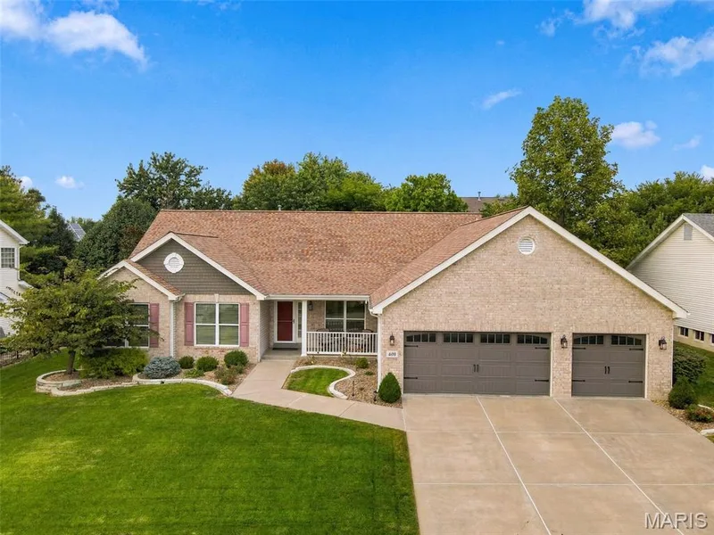 409 Mannington Drive, St Peters, MO 63376 — listing photo 2 of 51