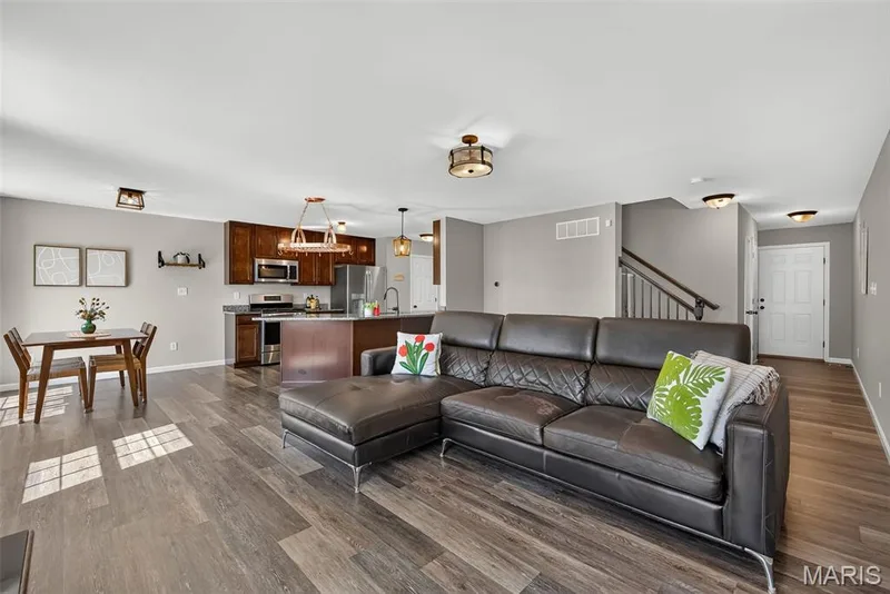3404 Charlestowne Crossing Drive, St Charles, MO 63301 — listing photo 3 of 34