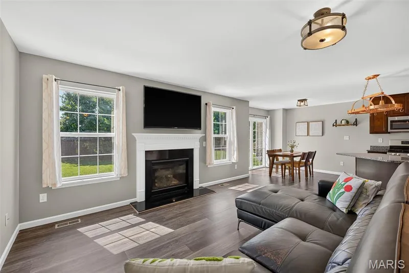 3404 Charlestowne Crossing Drive, St Charles, MO 63301 — listing photo 5 of 34