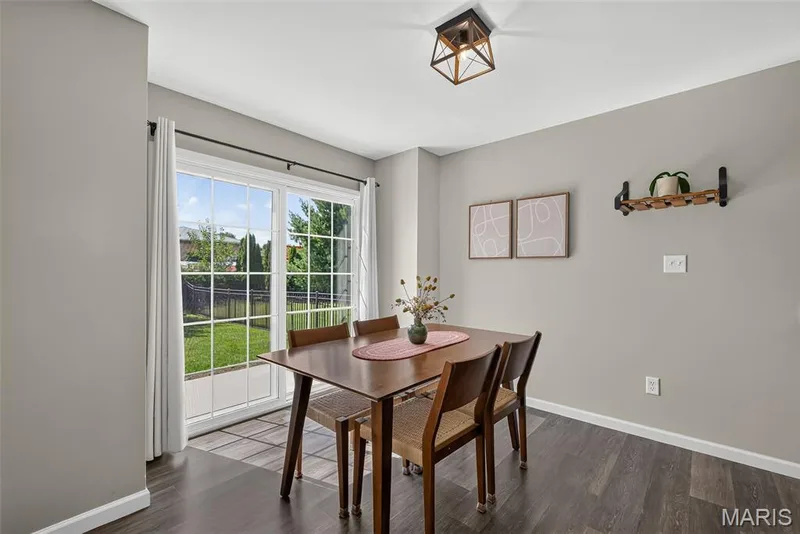 3404 Charlestowne Crossing Drive, St Charles, MO 63301 — listing photo 6 of 34