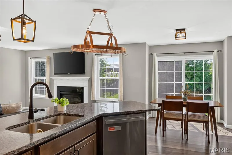 3404 Charlestowne Crossing Drive, St Charles, MO 63301 — listing photo 10 of 34