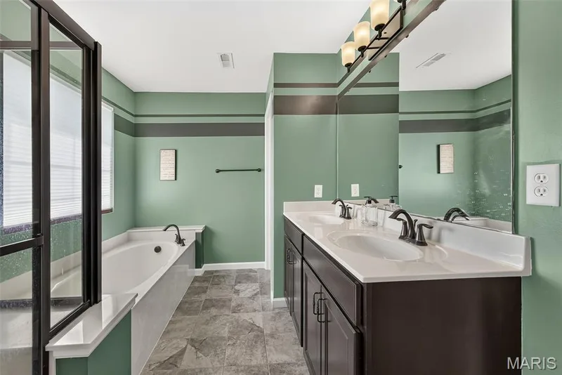 3404 Charlestowne Crossing Drive, St Charles, MO 63301 — listing photo 16 of 34